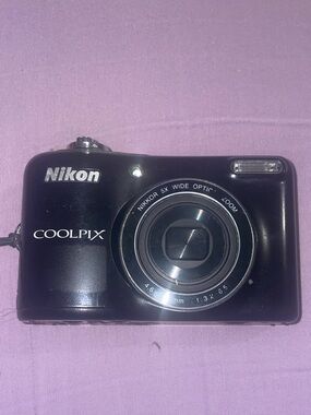 Nikon Coolpix 3.0 LCD L30 20.1MP 5x Zoom Digital Camera (Black) Tested